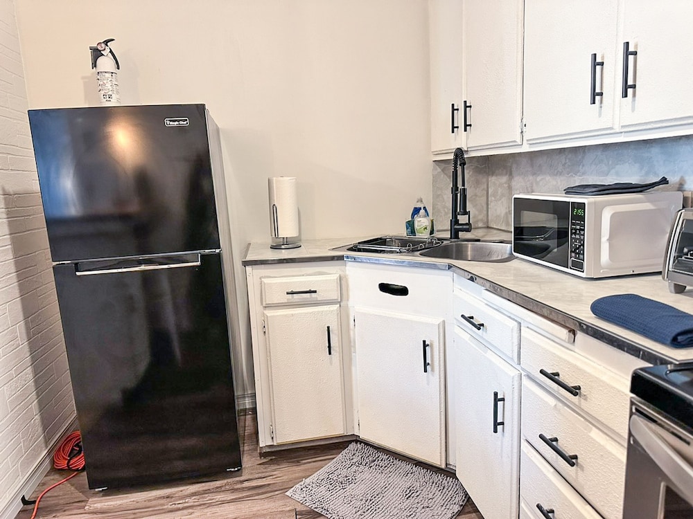 Affordable 2BR Getaway Near Plaza District Lilac1