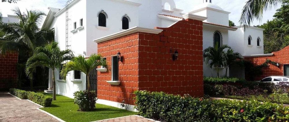 Room-sunset Double Room in Stunning Vill