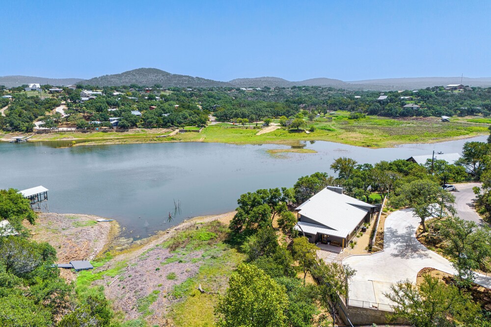 Chic Burnet Home on Lake Buchanan w/ 2 Fireplaces! - Property Image 18