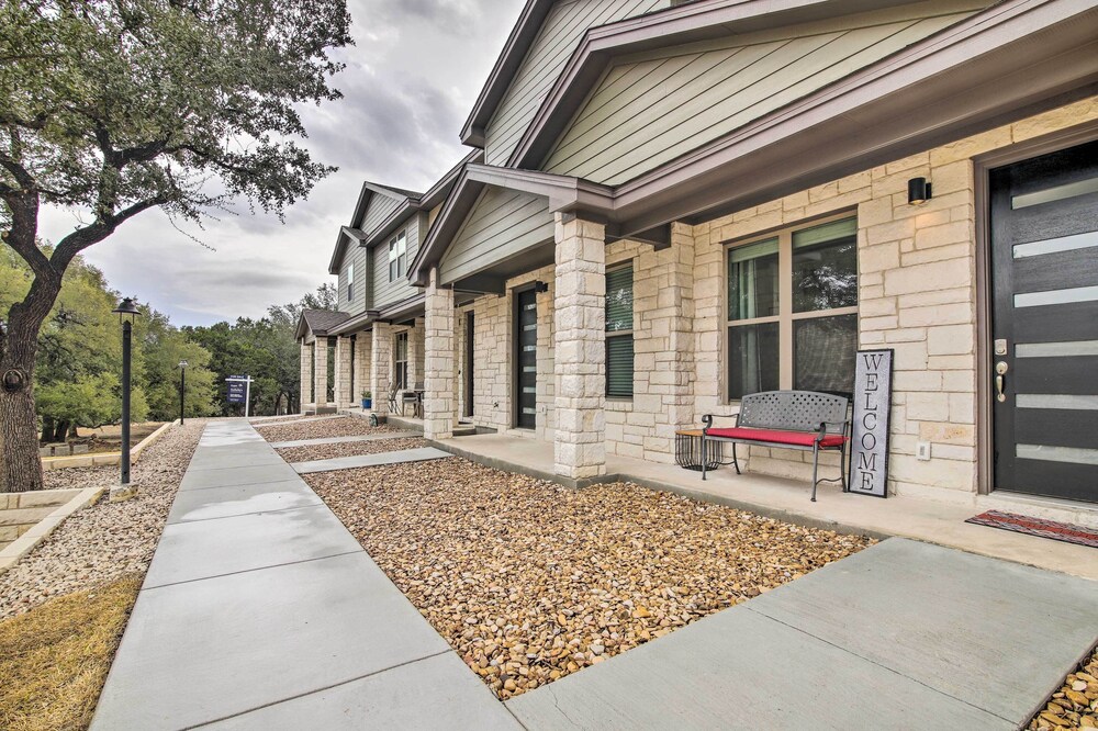 Lago Vista Townhome Near Lake Travis! - Property Image 13