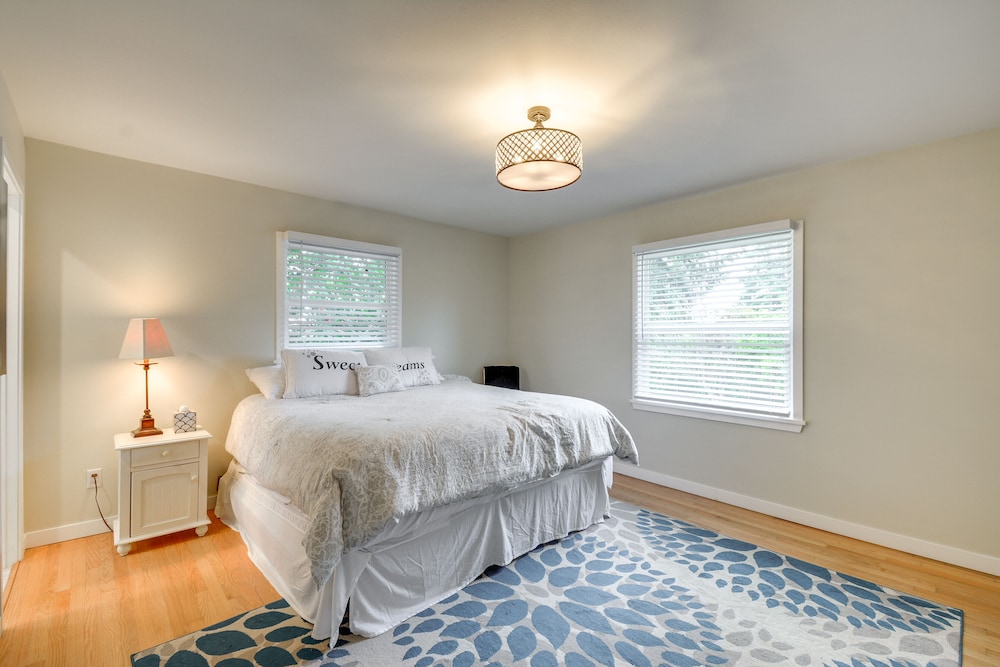 Seattle Vacations - Tacoma Vacation Rental w/ Outdoor Fireplace - Property Image 5