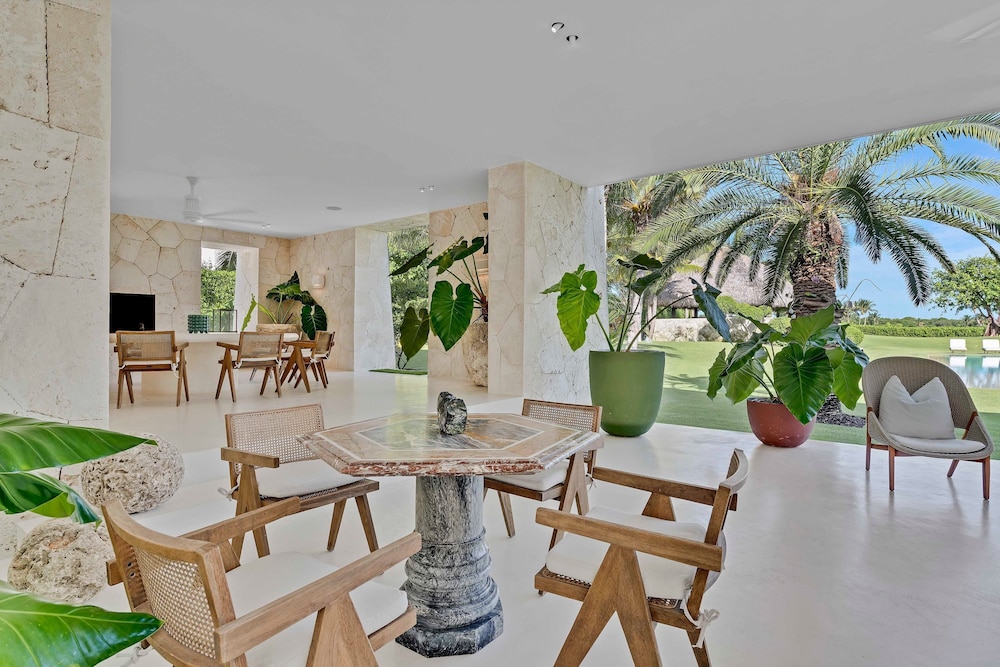 Magnificent 5BR Modern Tropical Villa With Pool