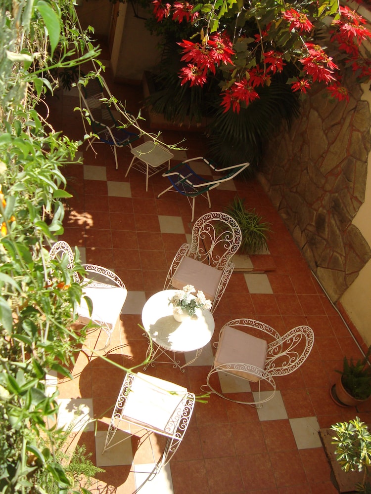 Hostal Versalles