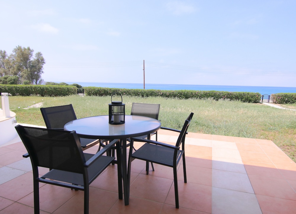 Phaedrus Living Beachfront Villa Merenda