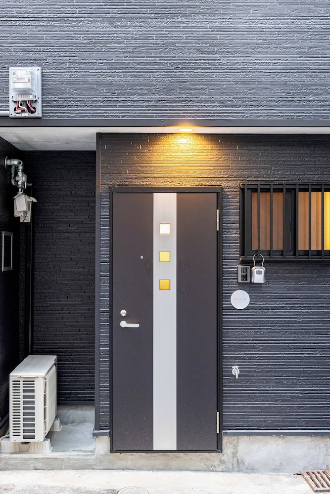 HT HOUSE