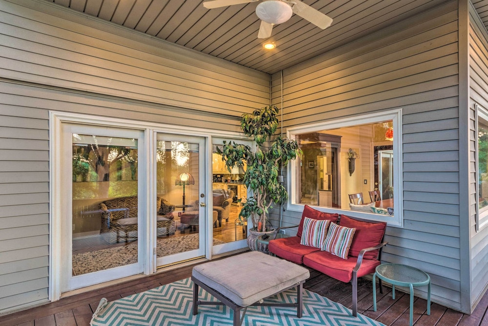 Dock, Hot Tub & Kayaks: Luxe Hot Springs Lakehouse view 4