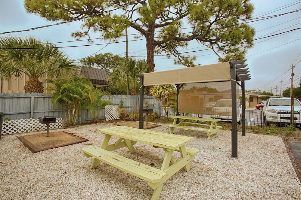 Island Breeze Inn