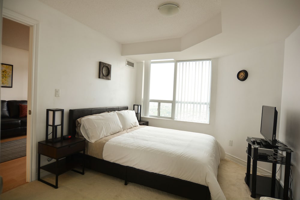 Maplewood Suites - Square One