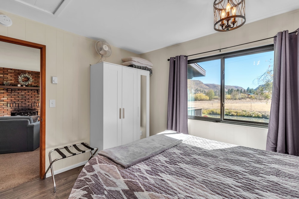 Cozy Cabin Retreat With Scenic Views 2 Bedroom Cabin