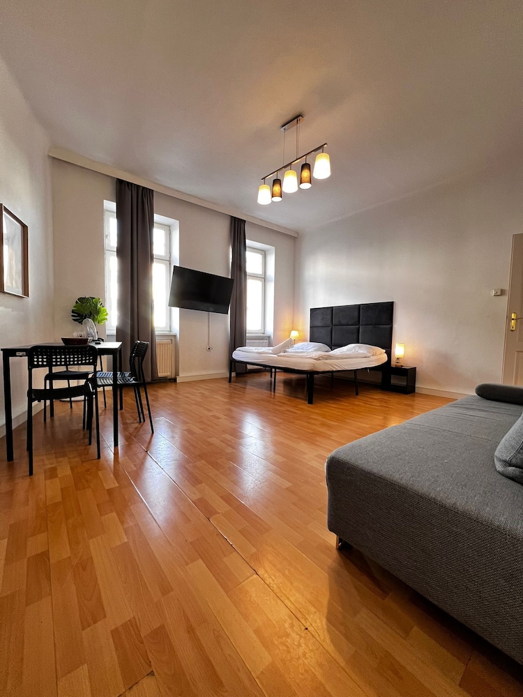 Cozy 2BR Apartment Near Schöpfwerk