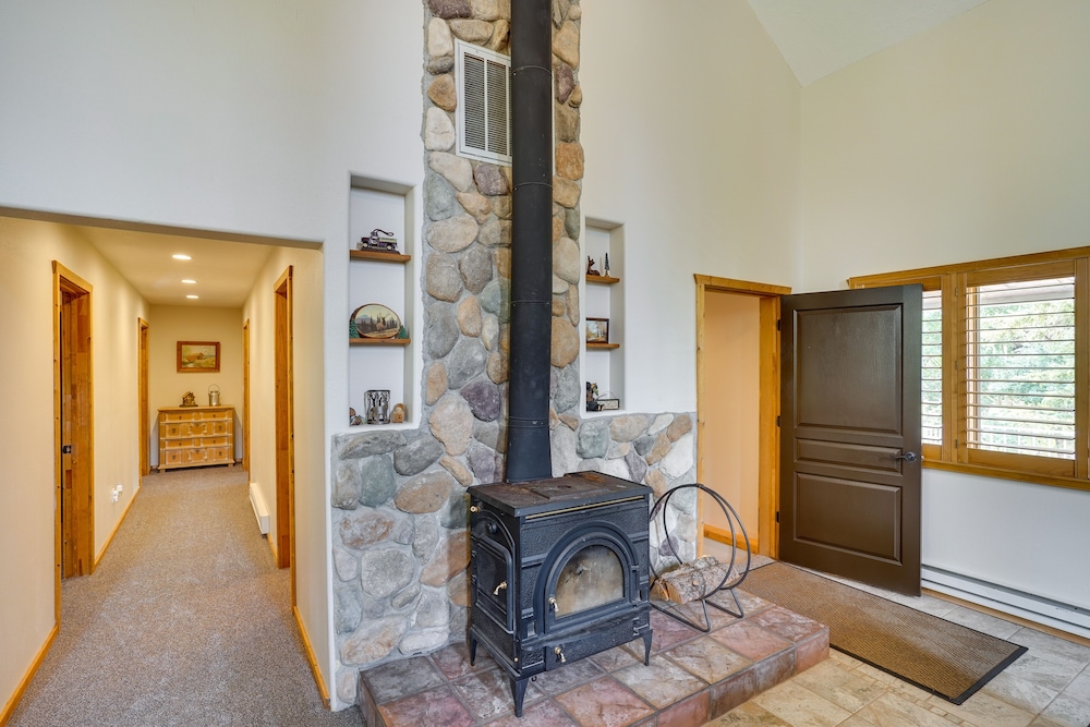 Beaver Vacations - Spacious Beaver Getaway Near Eagle Point Resort! - Property Image 9