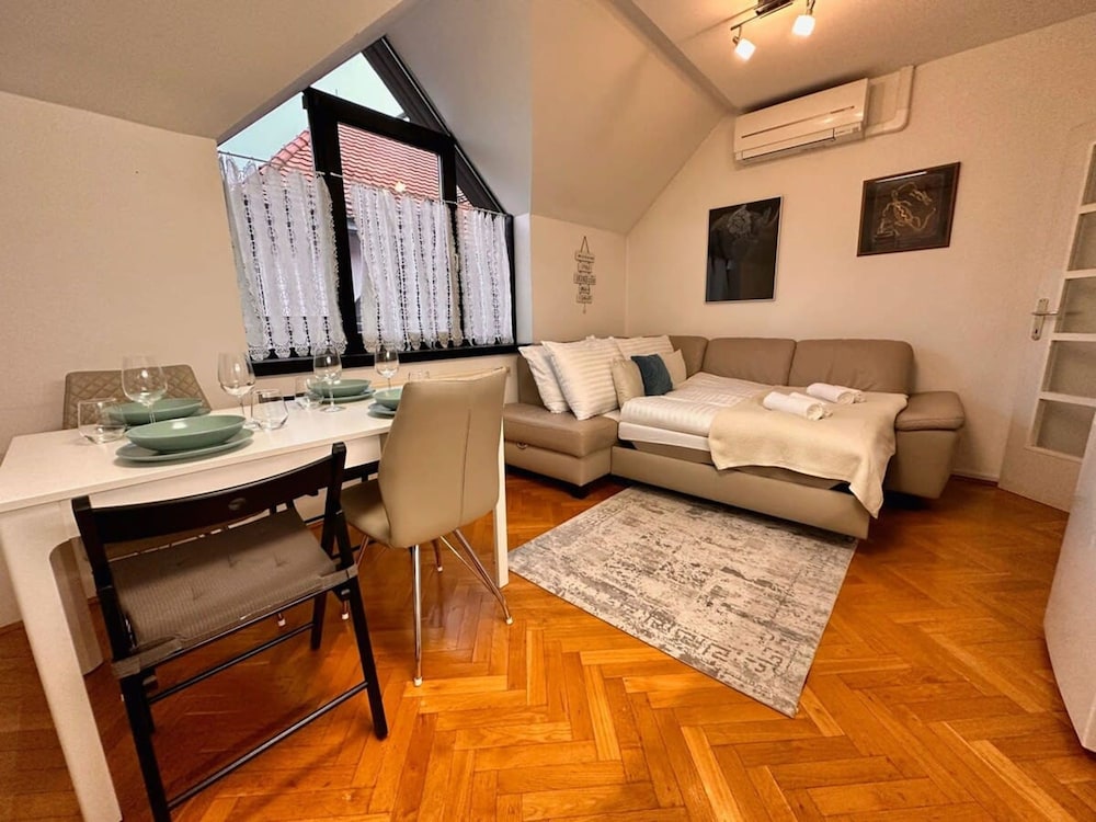 Charming City Loft Apartment With Free Parking