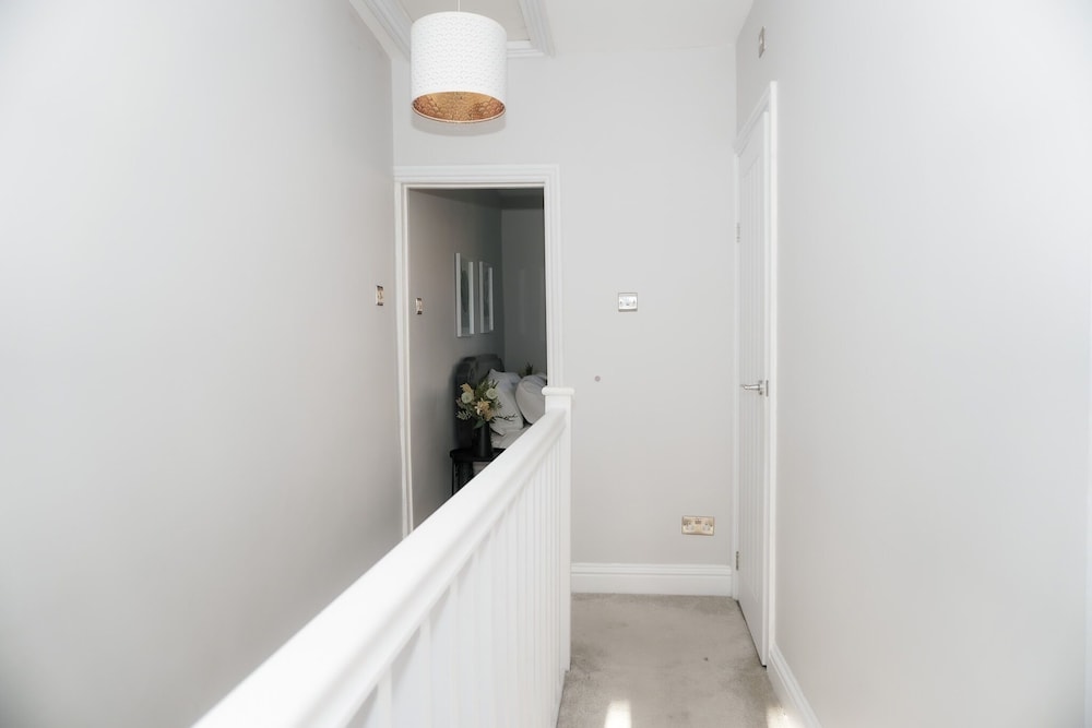 3 Bed-sleeps 7-garden-parking-town Centre