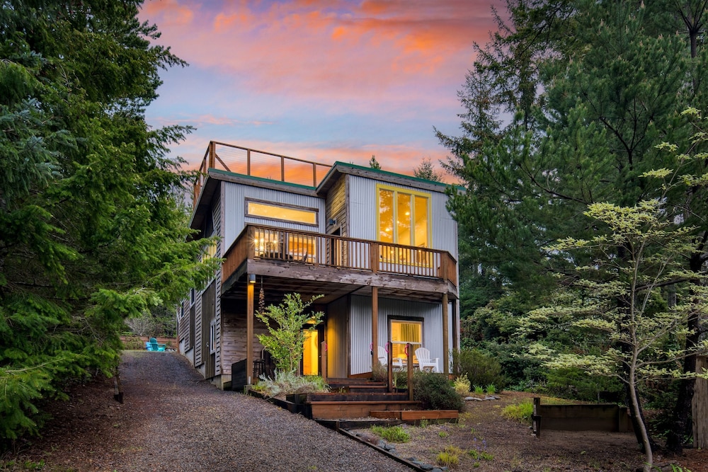 Buttercup Bay Hideaway by Avantstay Cozy Escape w Fire Pit Walk to Beach