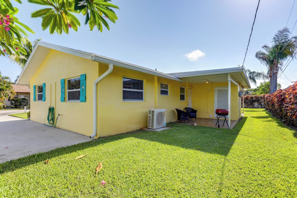 2 Mi to Swim & Shop: Updated North Palm Beach Home