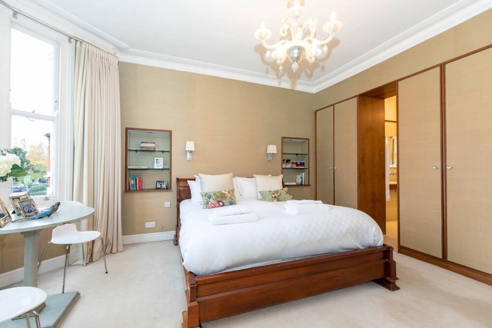 Gorgeous 4 Bedroom Family Home Next to Clapham Common