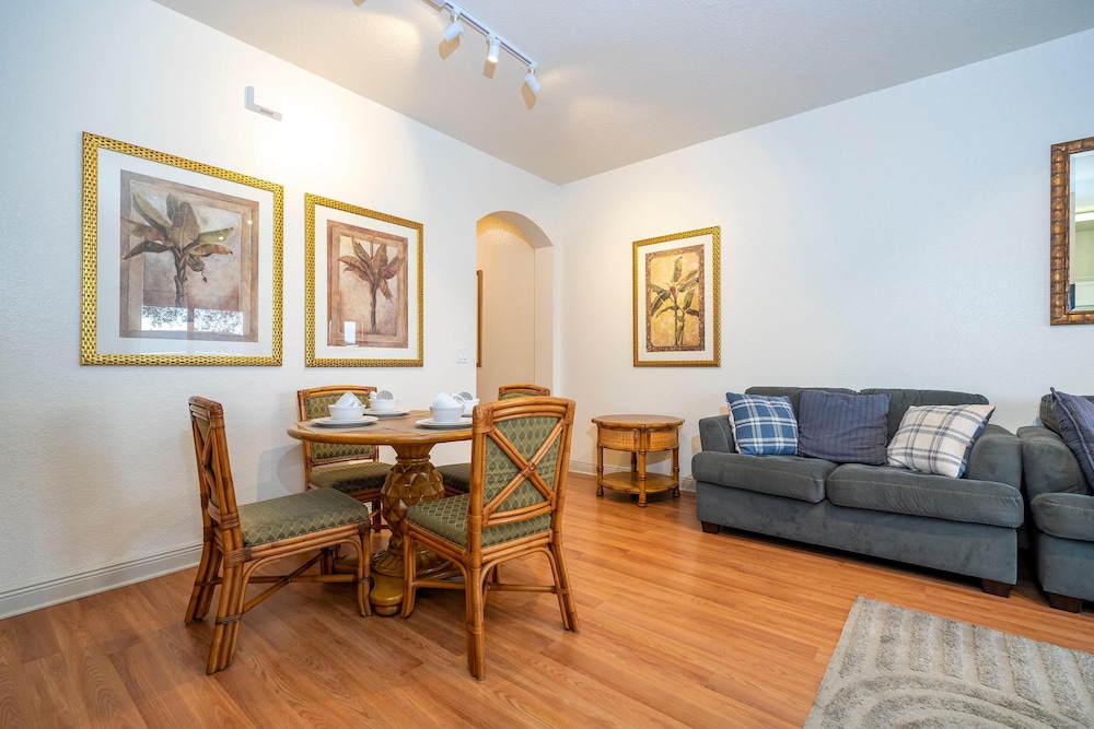 3132 CA - Charming Townhome Retreat