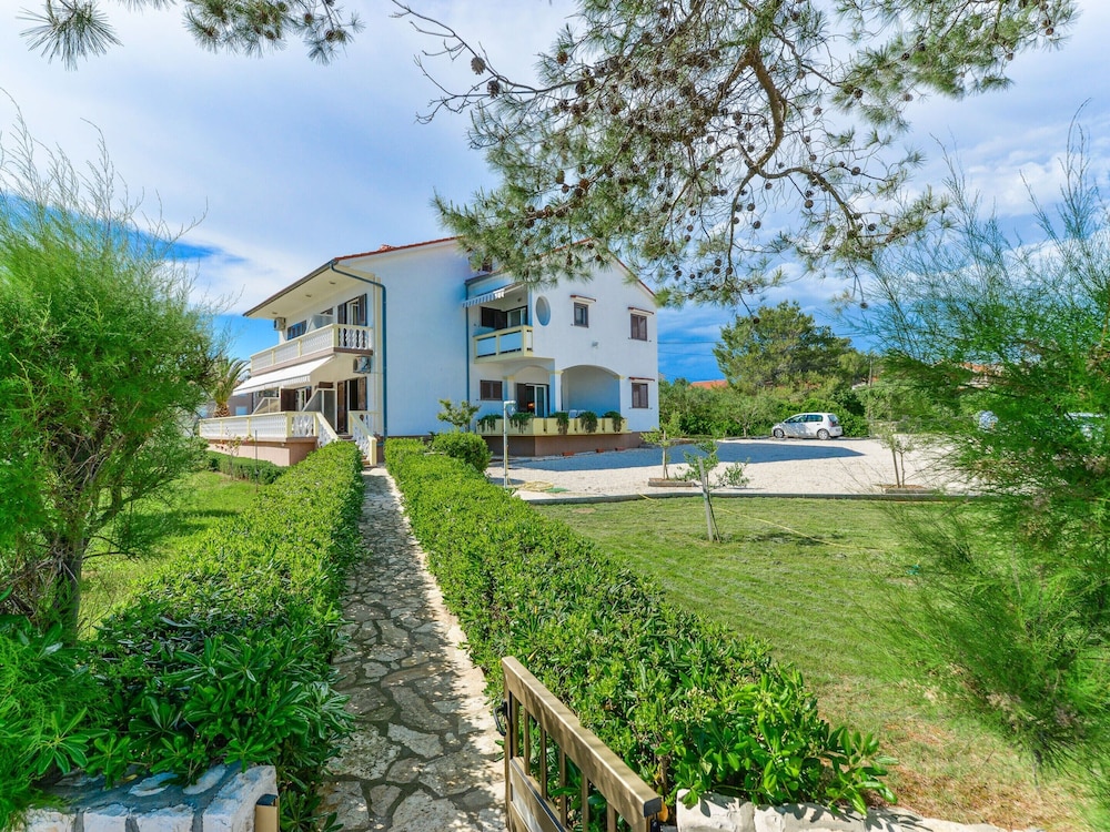 Apartment on Vir Island Near Sandy Beaches