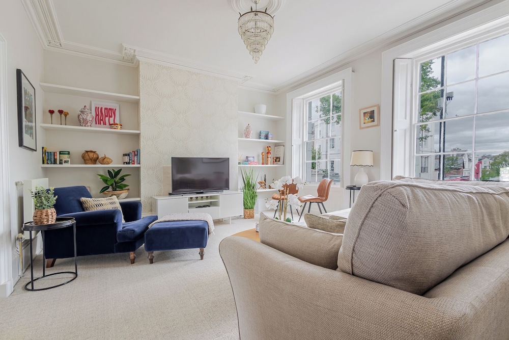 Elegant Townhouse&Basement in Leamington