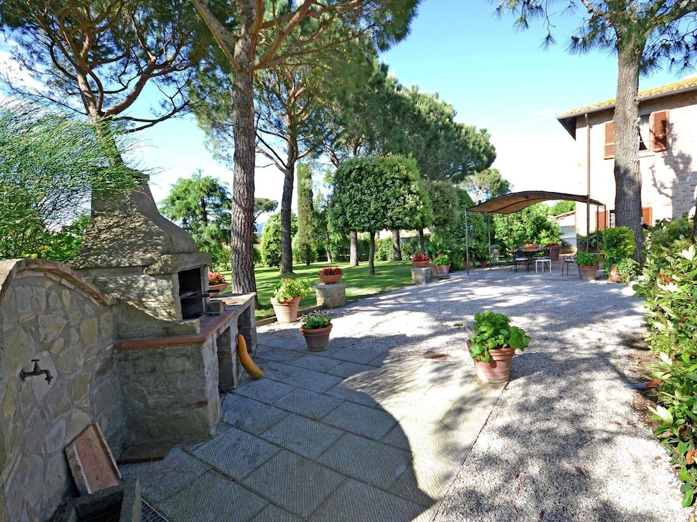Villa in Tuscany With Pool Near Cortona