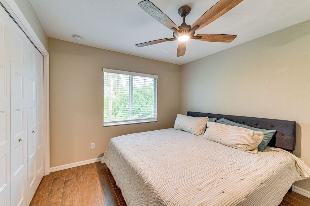 3 Mi to Public Beach: Port Charlotte Getaway!