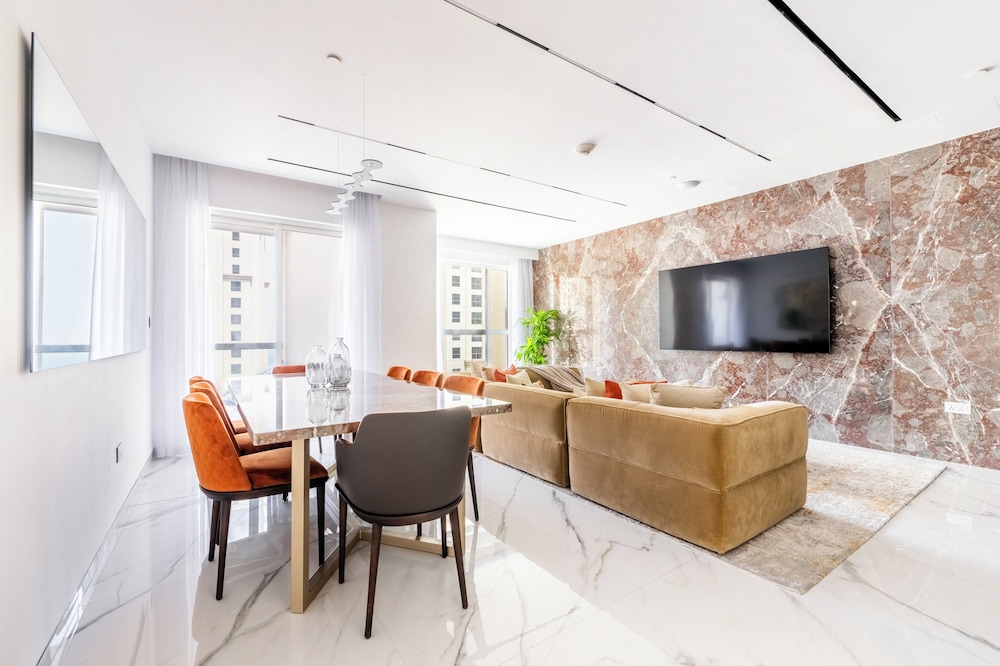 Seaside Elegance - Luxury 3-BR in JBR