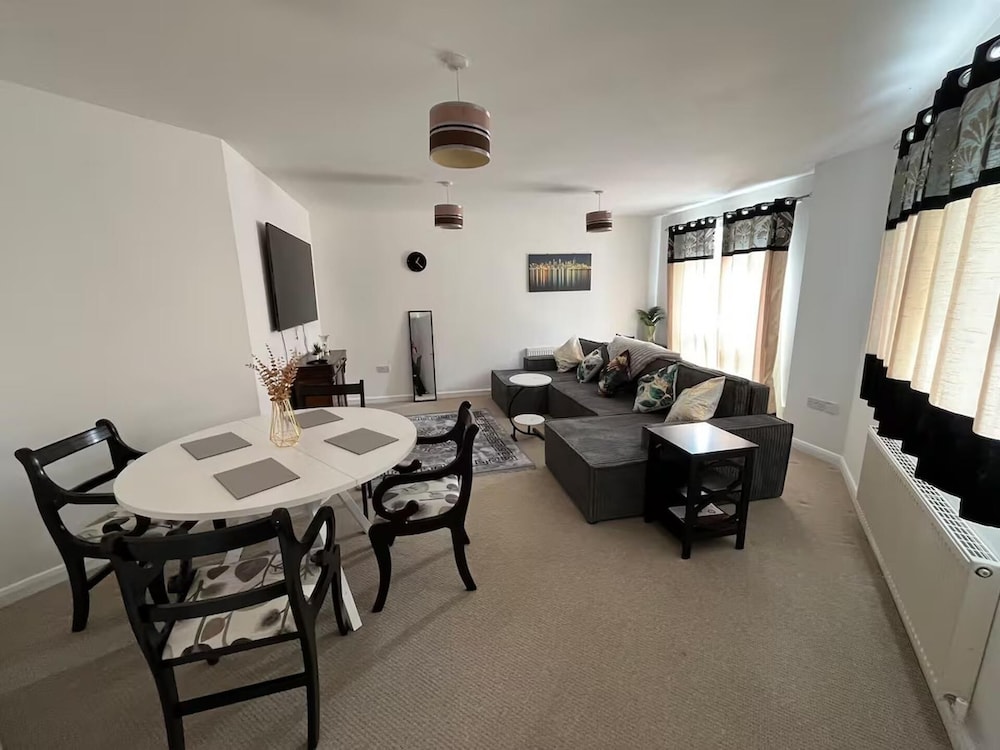 Spacious Comfortable Central Derby 2-bed Apartment