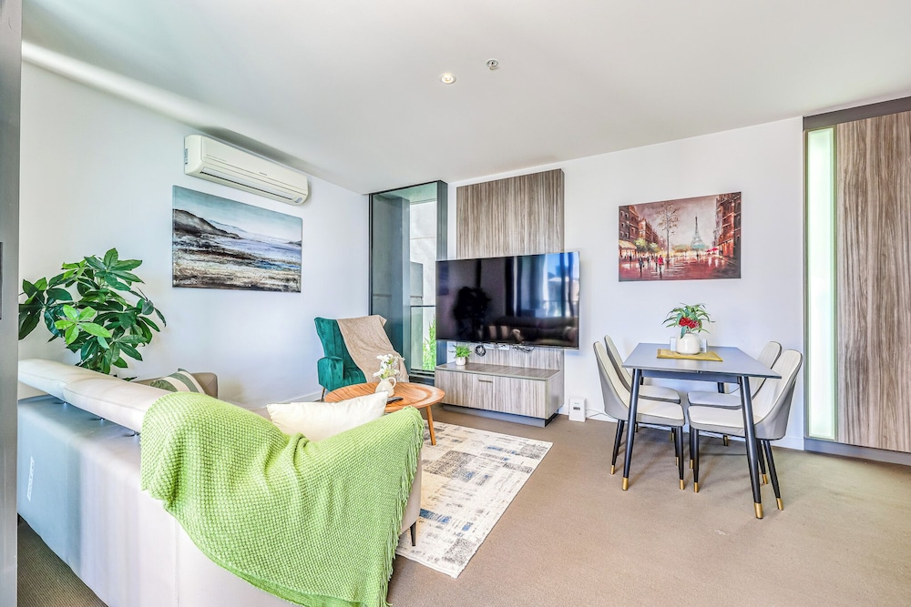 StayAU Leisure 2BR Modern CBD Apt