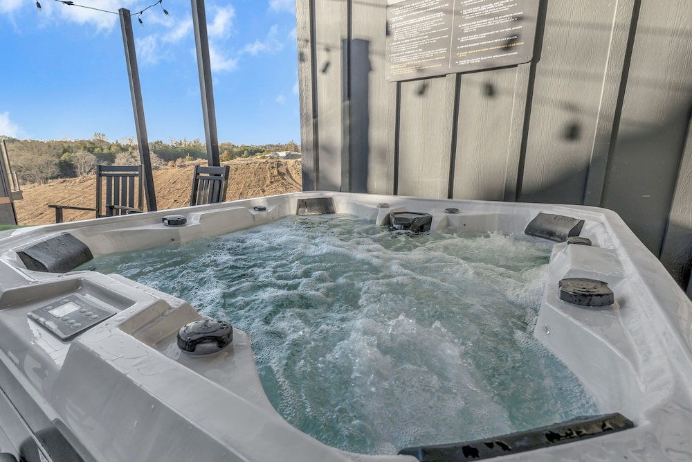 Cozy Cub Luxury Cabin Pigeon Forge