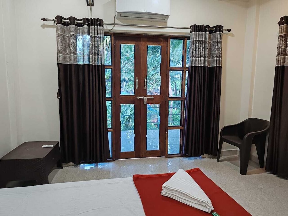 Sidhivinayak Resort Devbag Sangam Beach