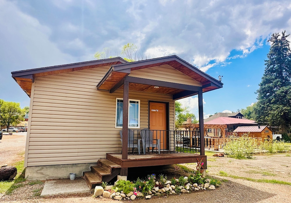 Moosehead Lodge & Cabins