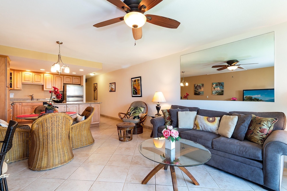 Kamaole Sands 2-204 - Dramatic Ocean and Courtyard Views, 1bd / 2ba, AC, Wi-fi