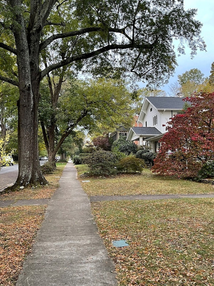 Walk to Duke Campus 1 Bedroom in Trinity Park