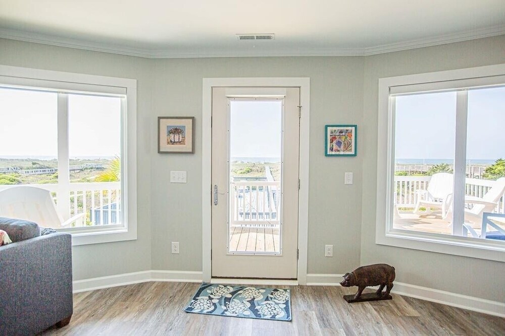 Three Girls 5 Bedroom Home by RedAwning