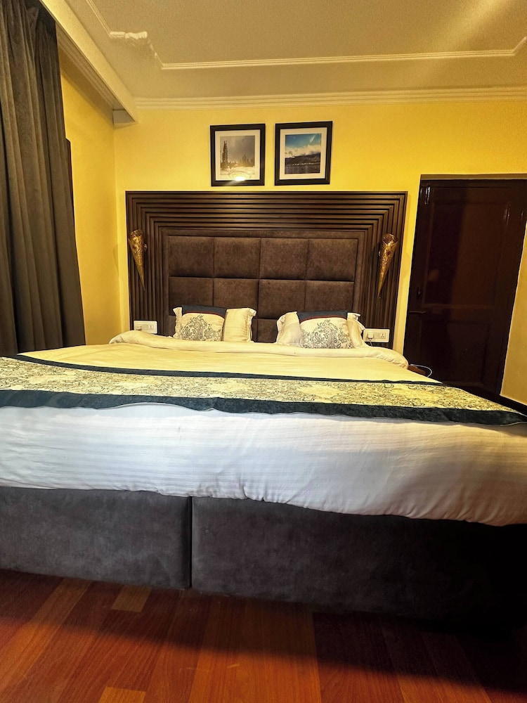 Dilan Residency Villa -5 Bedroom- Centrally Heated