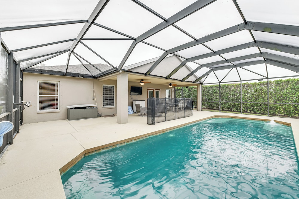 Home w/ Saltwater Pool: 15 Mi to Anna Maria Island