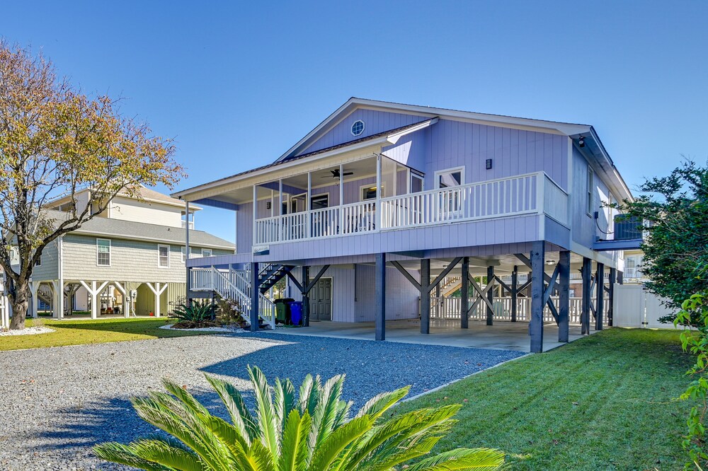 Walk to Surfside Beach: Poolside Oasis view 5