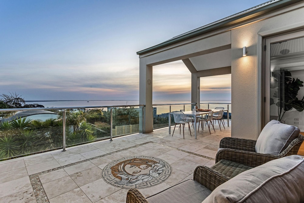Sunset View Luxury 4 Bedrooms With Sauna - Image 4