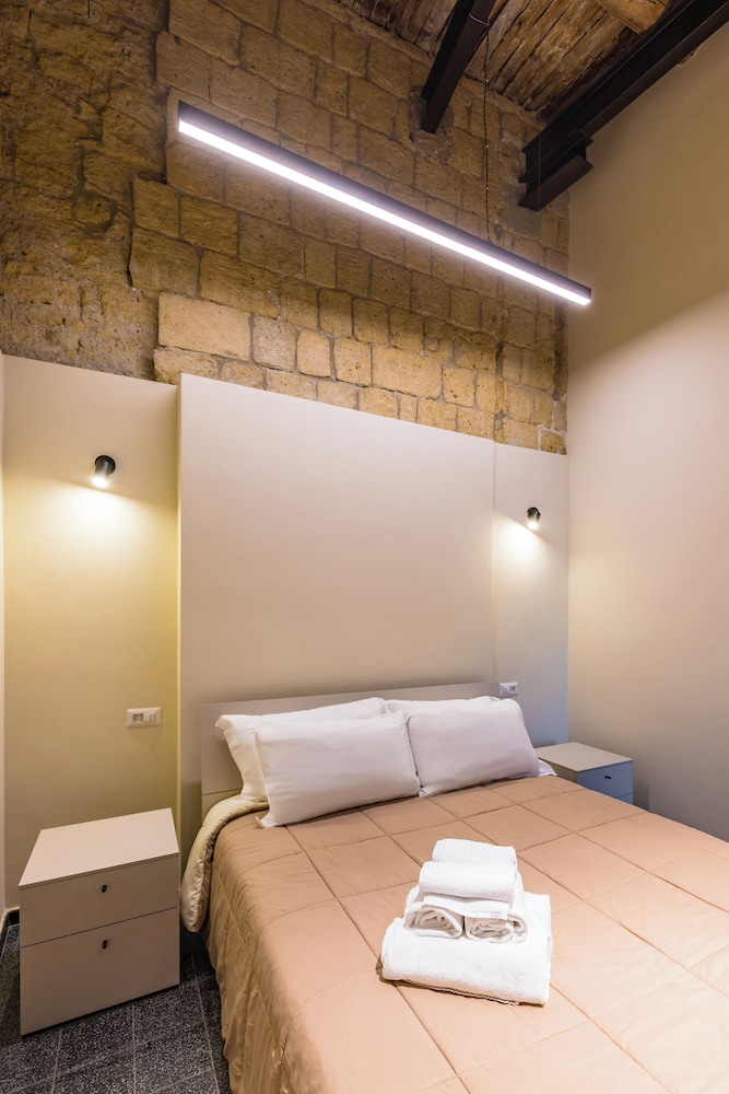 La Pinacoteca Aparthotel by NapoliApartments