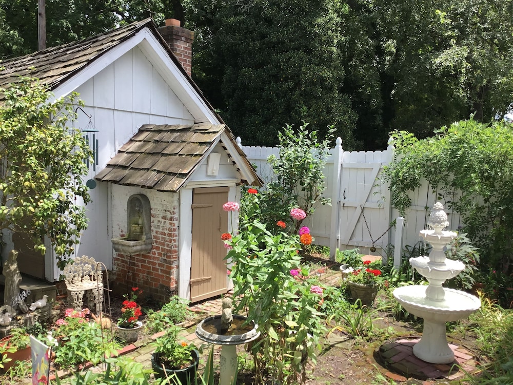 Governor's Bed and Breakfast