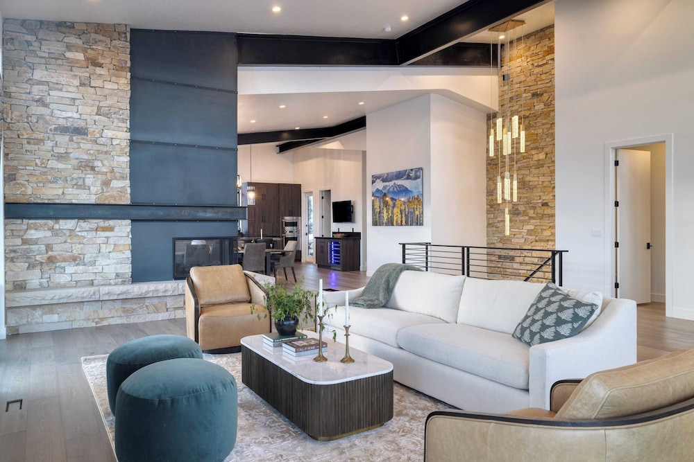 Mins to Deer Valley Lift Firepit, Game Room, Views, 5bdr Orion by Avantstay