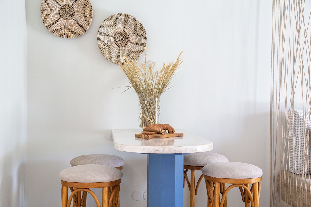 Malibu Studios & Apartments