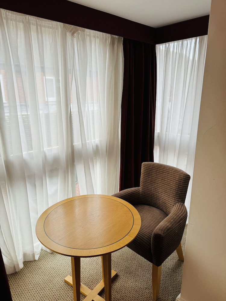 Leicester Vacations - OYO Blaby Westfield Hotel - Property Image 13