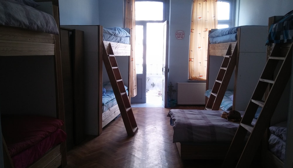 Vareron Hostel