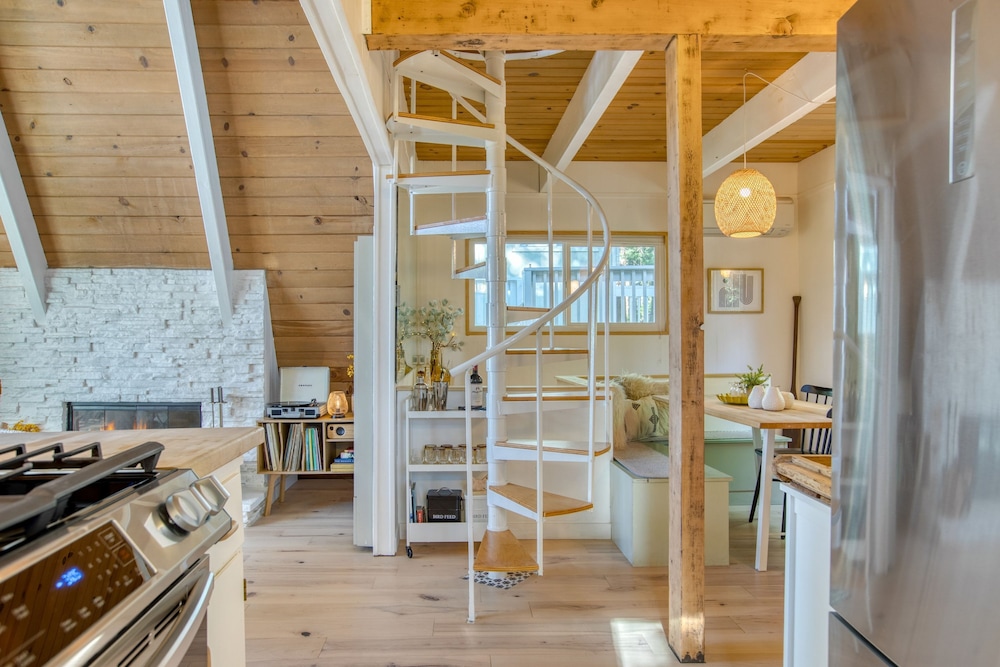 A-frame Retreat by Avantstay Modern Interiors 2 Decks Views