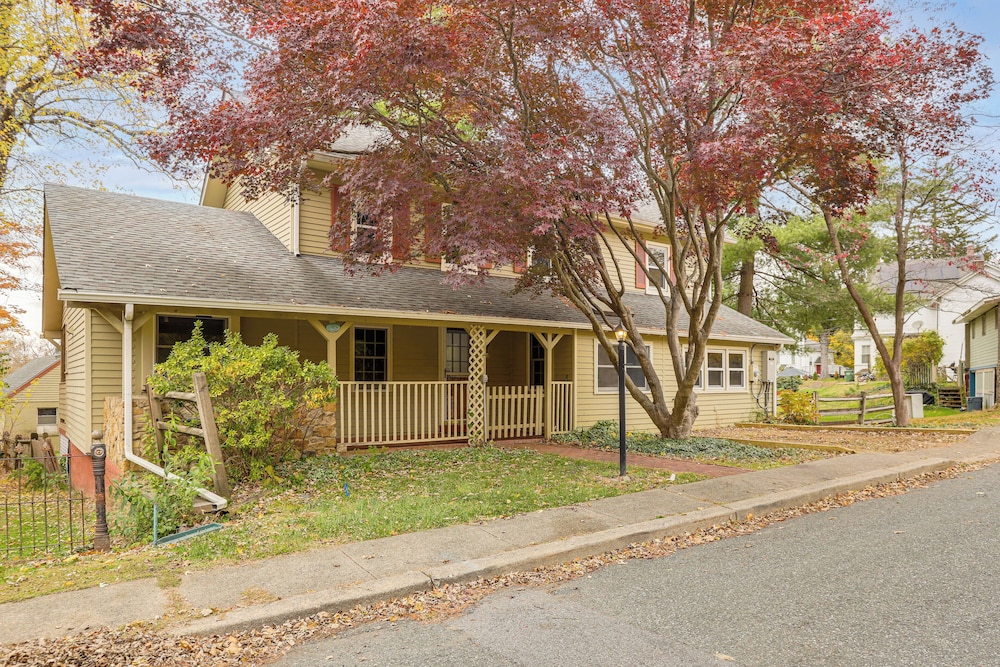 Updated Getaway w/ Sauna & Yard in Bloomsbury!