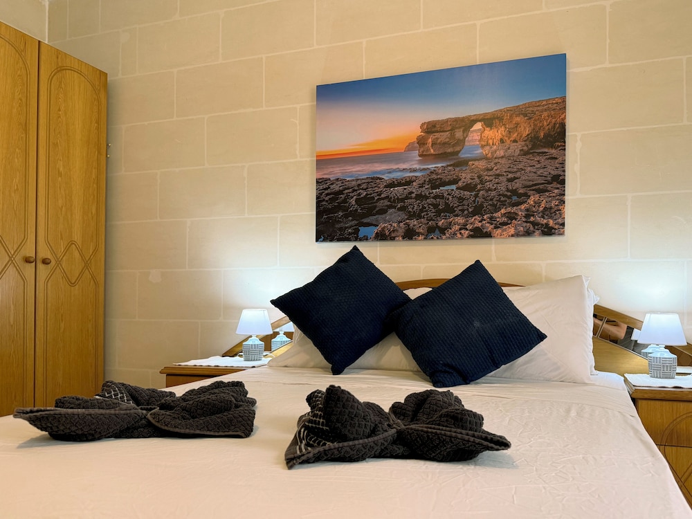 Traditional Maltese 3BD Apartment