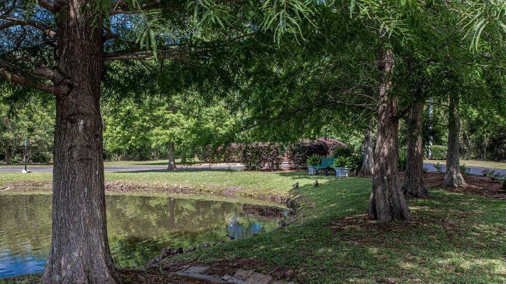 Delightful 3BR Condo Near Gulf Shores With Pool & Hot Tub