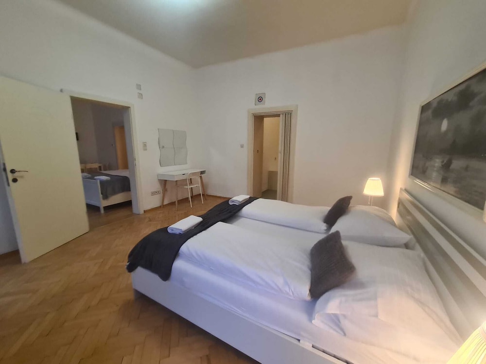 Comfort 3BR Apt Near Wiener Stadthalle