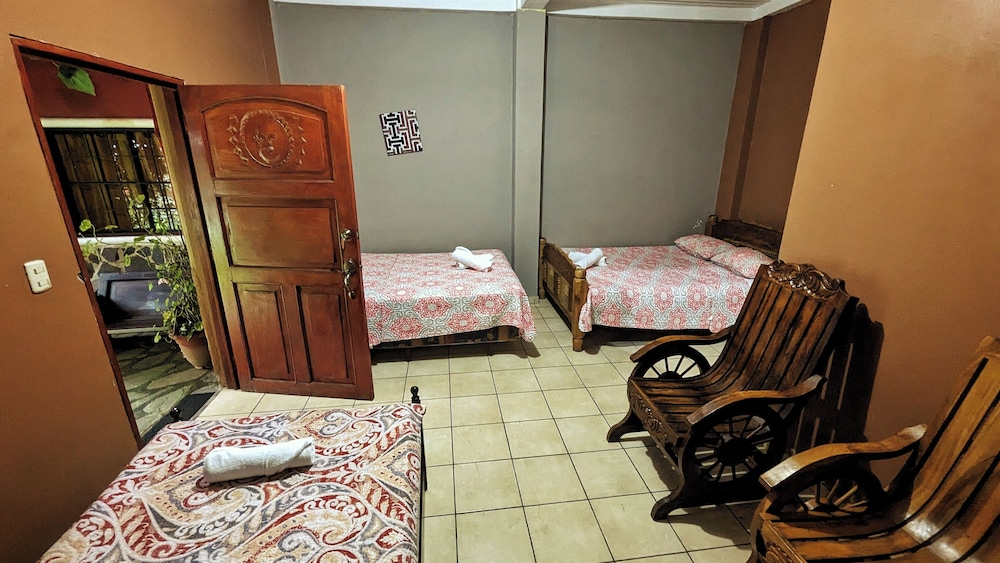 1961 Los Naranjos Hostal